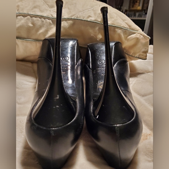 ALEXANDER MCQUEEN Black Leather Platform Stilettos - Picture 10 of 14